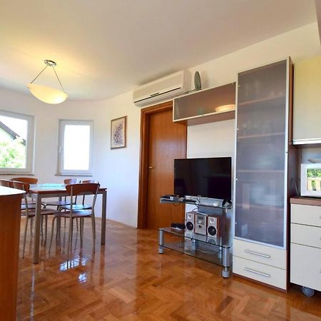 Apartment Mirela Malinska Exteriör bild