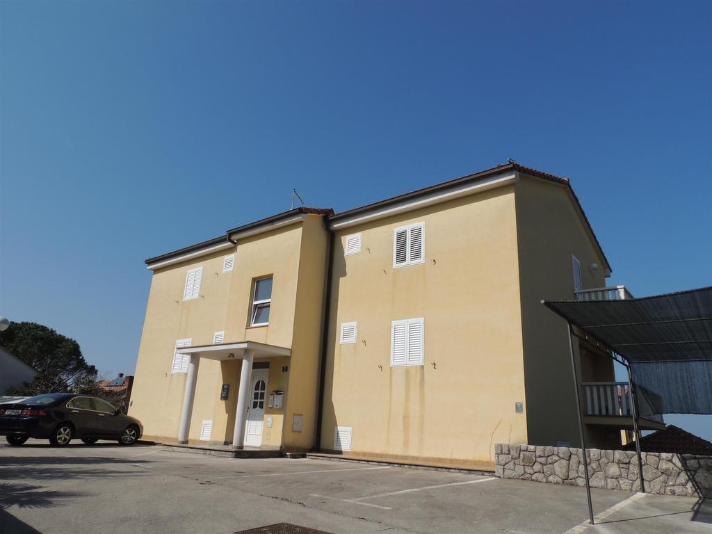 Apartment Mirela Malinska Exteriör bild